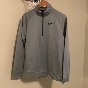 Nike Men's Therma-FIT Quarter-Zip Top. Size M.